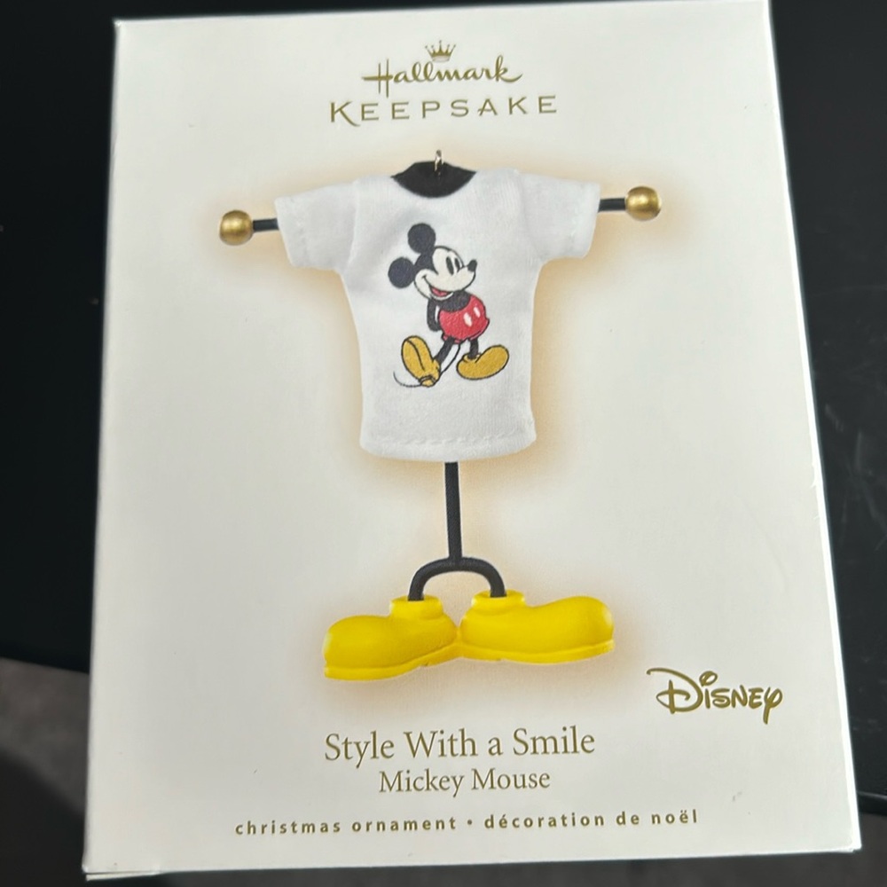 NIB 2007 Hallmark Keepsake Disney Style With A Smile Mickey Mouse Ornament